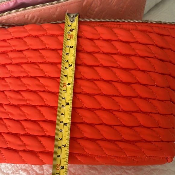 Juicy Couture toiletry bag. NWT - Picture 8 of 9